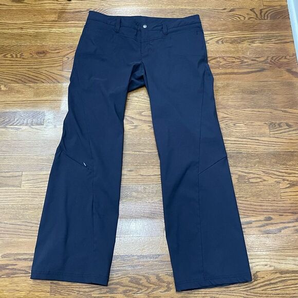 Athleta Lucy Capri Pants. Navy Blue. Size Medium. - Picture 1 of 9